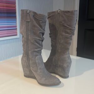 Johnston & Murphy Grey Suede Tall Wedge Slouchy Boots in Size 9B.